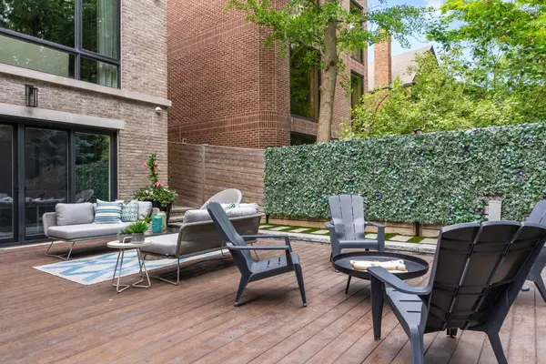 11 Ridgewood RD, Toronto C03, ON M5P 1T4