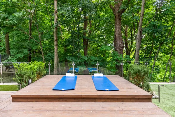 11 Ridgewood RD, Toronto C03, ON M5P 1T4