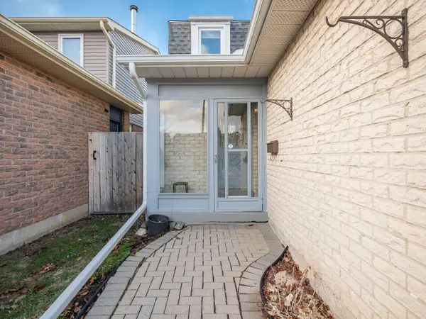 218 Mullen DR, Vaughan, ON L4J 2P1