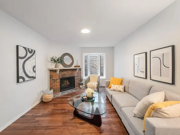 218 Mullen DR, Vaughan, ON L4J 2P1