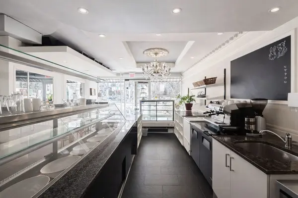 2432 BLOOR ST W, Toronto W02, ON M6S 1P9