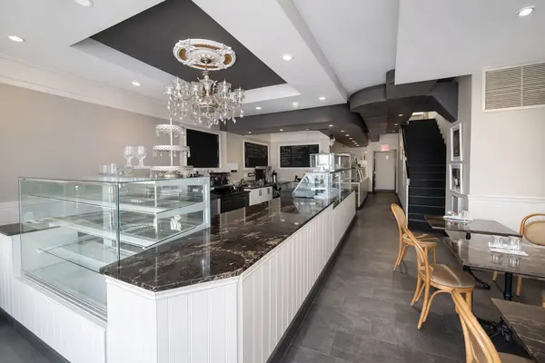 2432 BLOOR ST W, Toronto W02, ON M6S 1P9