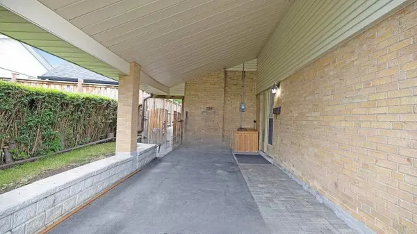 20 Kennebec CRES, Toronto W10, ON M9W 2R7