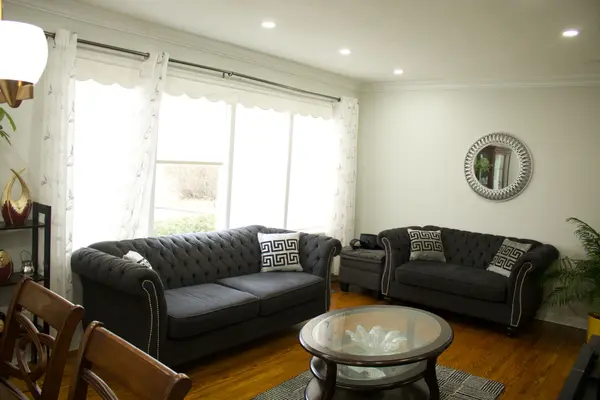 20 Kennebec CRES, Toronto W10, ON M9W 2R7