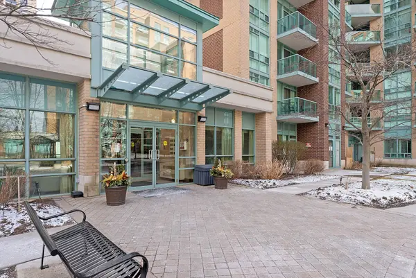 7 Michael Power PL #206, Toronto W08, ON M9A 0A4