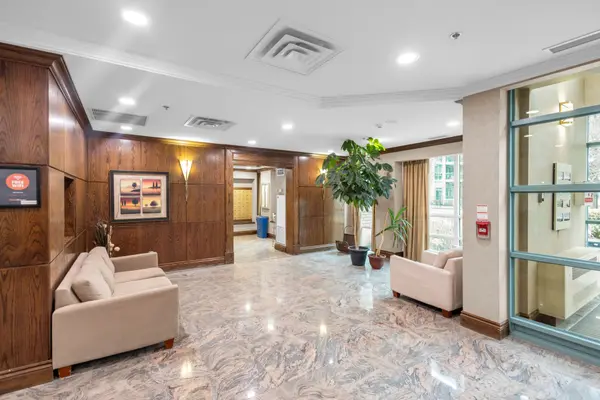 9 Michael Power PL #1105, Toronto W08, ON M9A 0A5