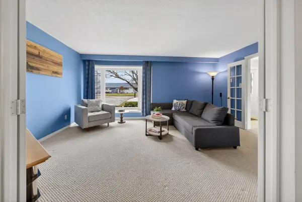 4 Mary AVE, Prince Edward County, ON K0K 3L0