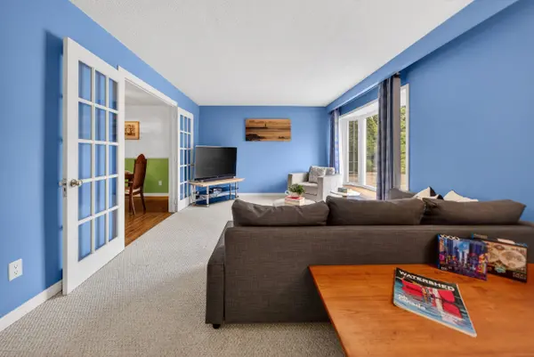 4 Mary AVE, Prince Edward County, ON K0K 3L0