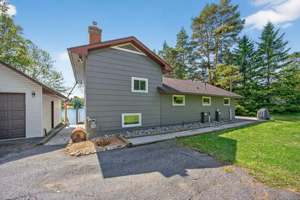 389 Falcon RD, Huntsville, ON P1H 1N3