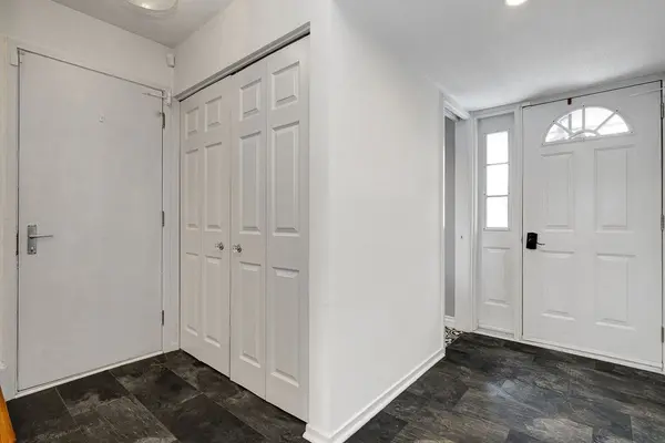 3920 Old Richmond RD #C, Bells Corners And South To Fallowfield, ON K2H 5C6