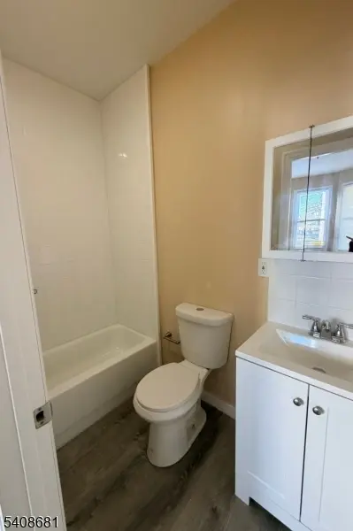 44 Hecker St, Newark City, NJ 07103