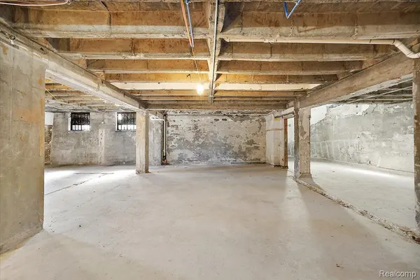 2761 E Jefferson AVE, Detroit, MI 48207