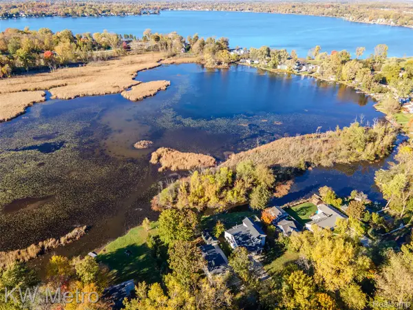 2416 Shawood ST, Novi, MI 48377