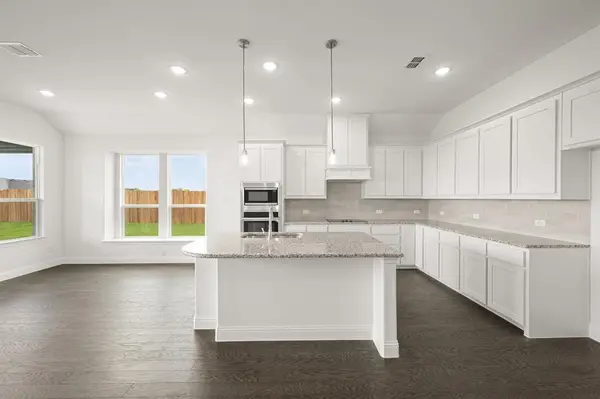 121 Grey Wolf Court, Godley, TX 76044