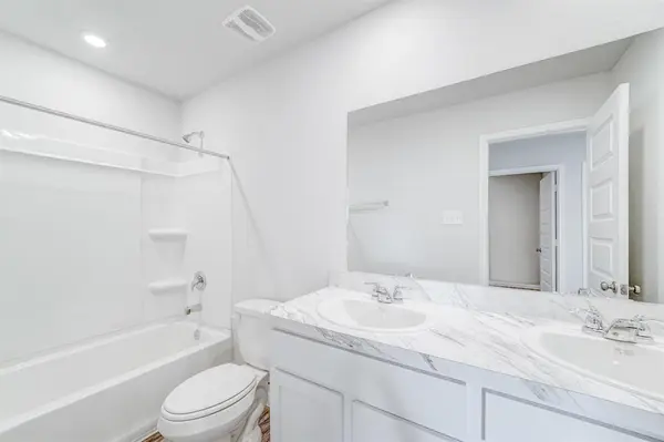 402 Bluebonnet Circle, Chandler, TX 75758