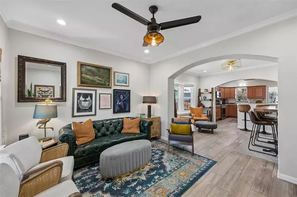 728 N Winnetka Avenue, Dallas, TX 75208