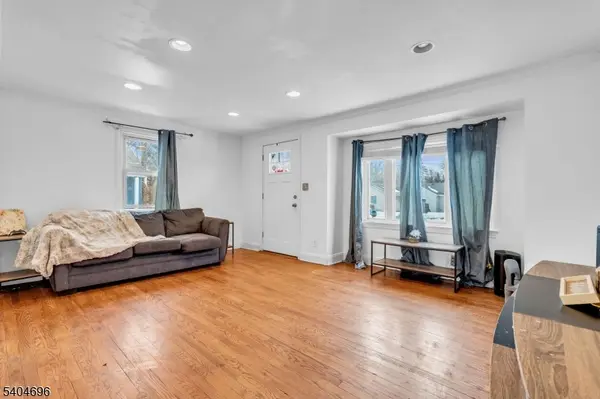 821 Front St, Dunellen Boro, NJ 08812