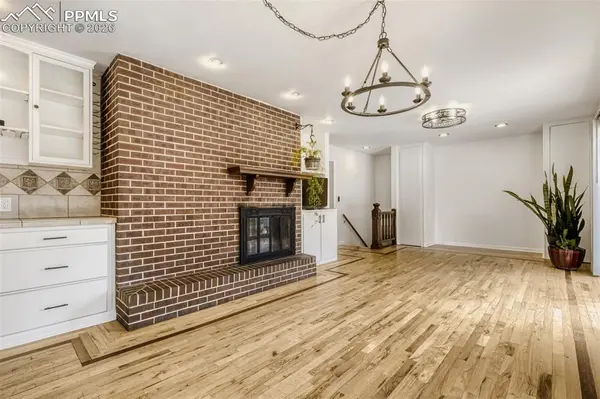 520 Crestridge AVE, Colorado Springs, CO 80906