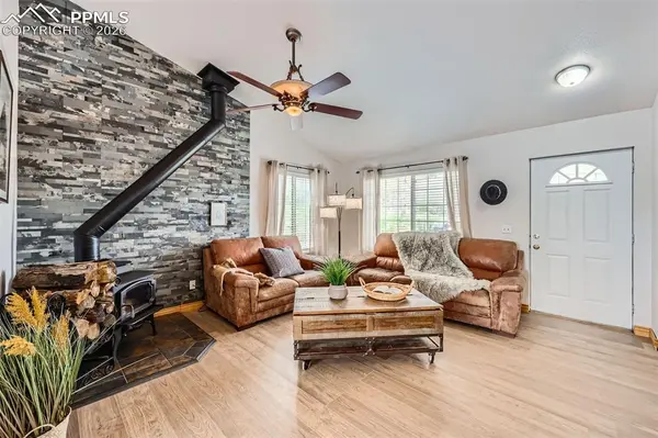 151 Star View CIR, Palmer Lake, CO 80133