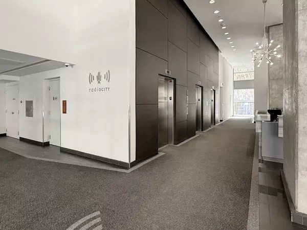 Toronto C08, ON M4Y 3C4,281 Mutual ST #403