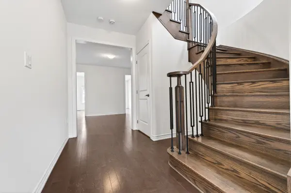 5 Valleo ST, Georgina, ON L4P 0J8