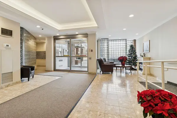 1110 Walden CIR #510, Mississauga, ON L5J 4R3