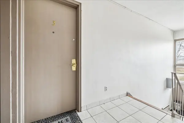 2350 Queensway DR #3, Burlington, ON L7R 3T3