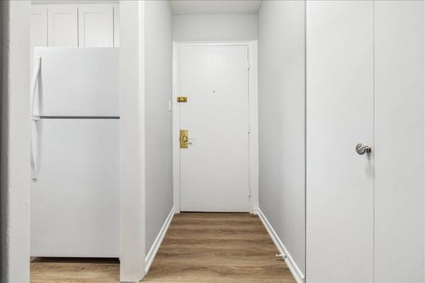 2350 Queensway DR #3, Burlington, ON L7R 3T3