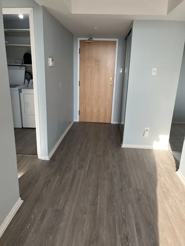 330 Mill ST S #1206, Brampton, ON L6Y 3V3