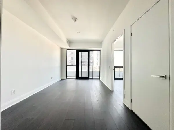 2 Erskine RD #2409, Mississauga, ON L5B 0S1