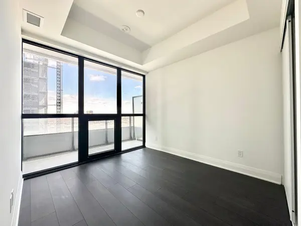 2 Erskine RD #2409, Mississauga, ON L5B 0S1