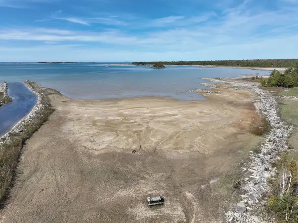 118 Resort RD, South Bruce Peninsula, ON N0H 2T0