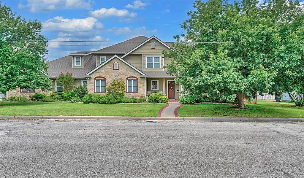 1317 Hackberry Street, Clifton, TX 76634