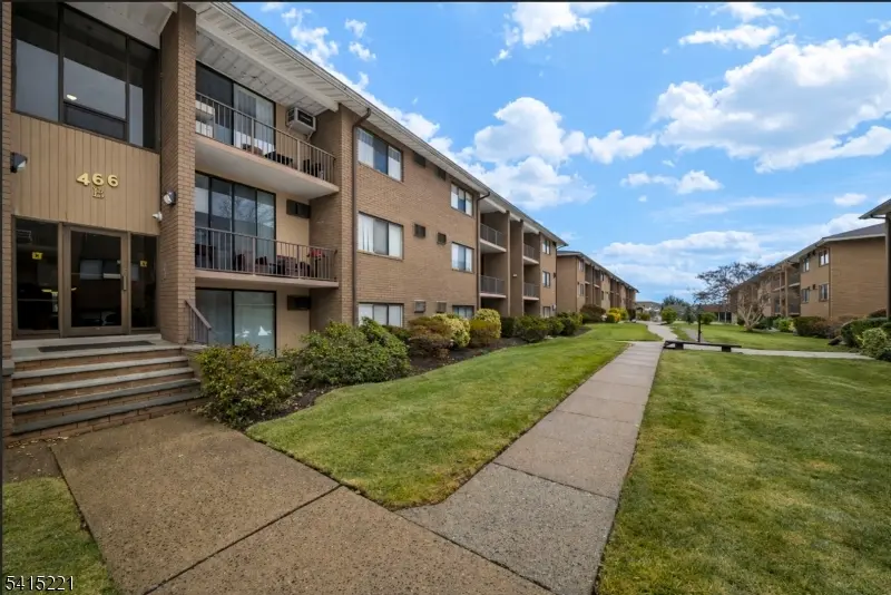 466B Liberty St, Little Ferry Boro, NJ 07643