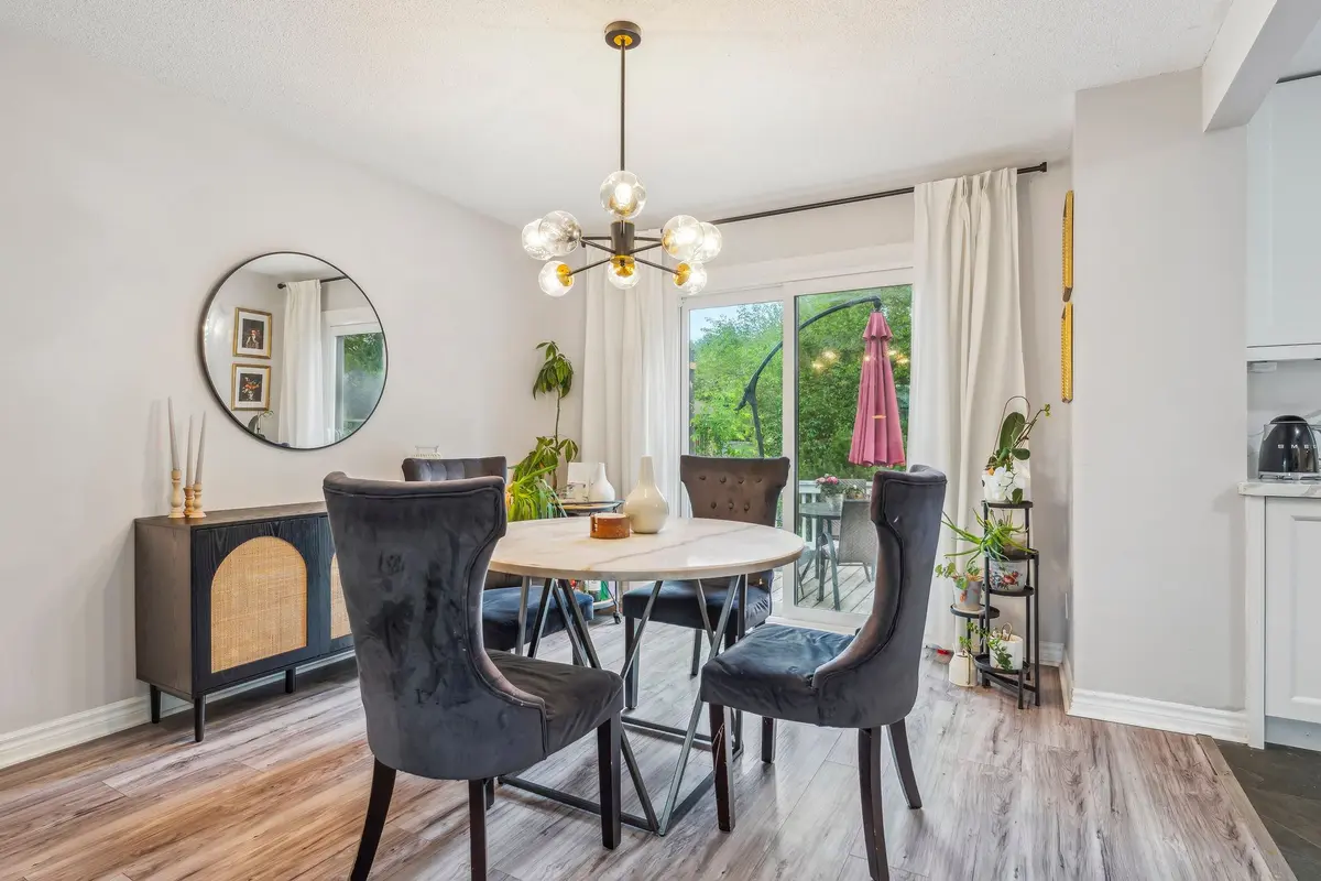 50 Metro RD S, Georgina, ON L4P 3K8