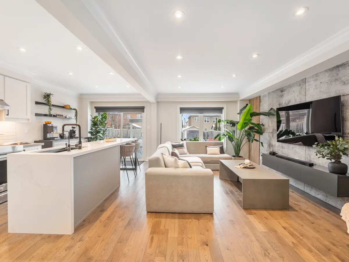 14 Booth ST, Bradford West Gwillimbury, ON L3Z 0A3