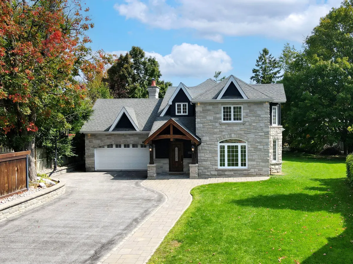 105 Duckworth ST, Barrie, ON L4M 3V9