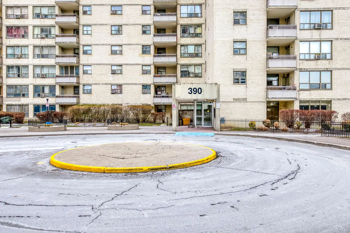 390 Dixon RD #413, Toronto W09, ON M9R 1T4