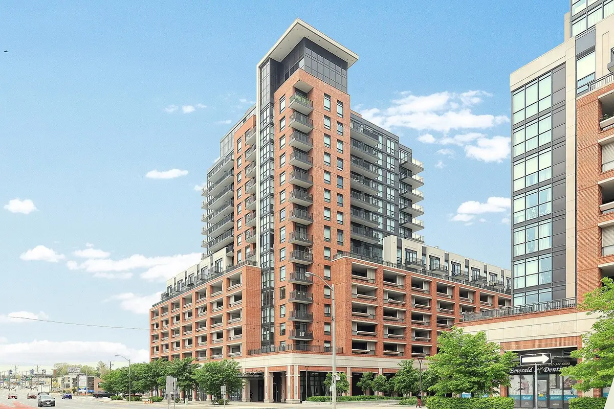 3091 Dufferin ST #1303, Toronto W04, ON M6A 0C4