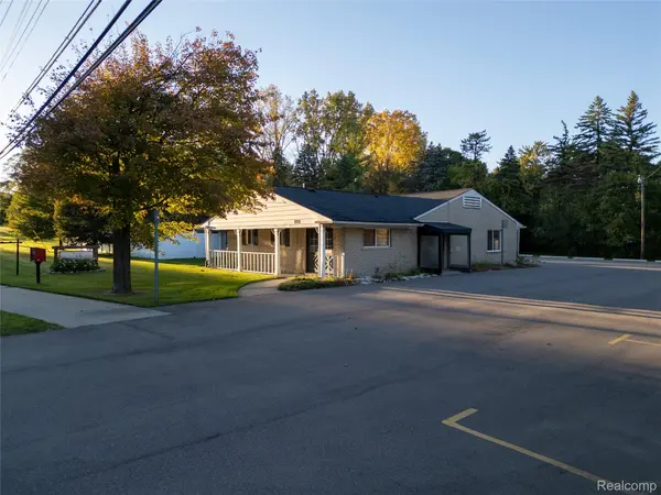 1221 E AVON RD, Rochester Hills, MI 48307