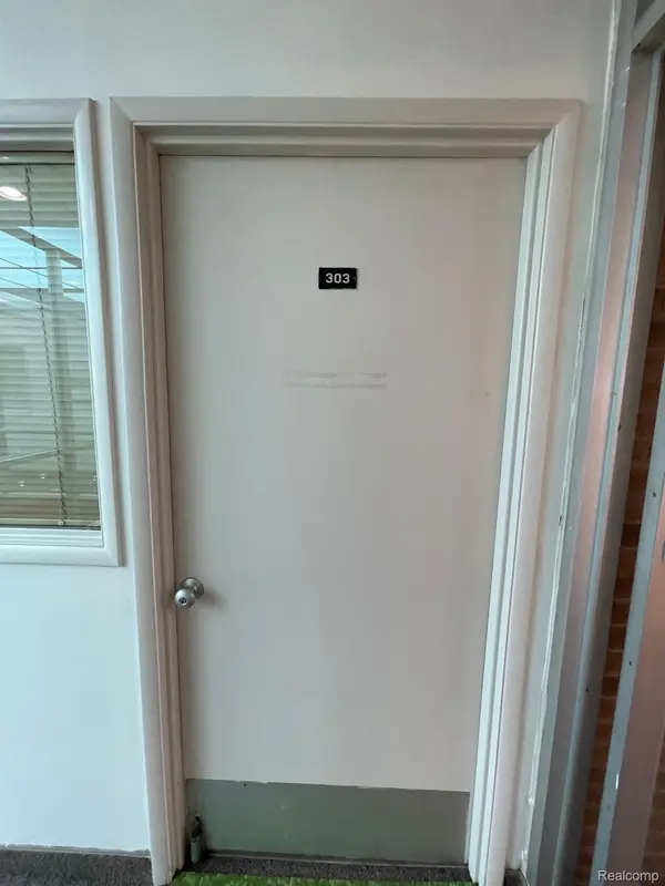 2021 MONROE ST #303, Dearborn, MI 48124