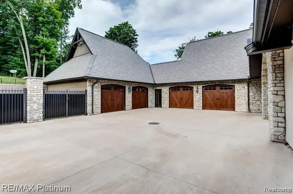 1286 Gray Fox Court, Howell, MI 48843