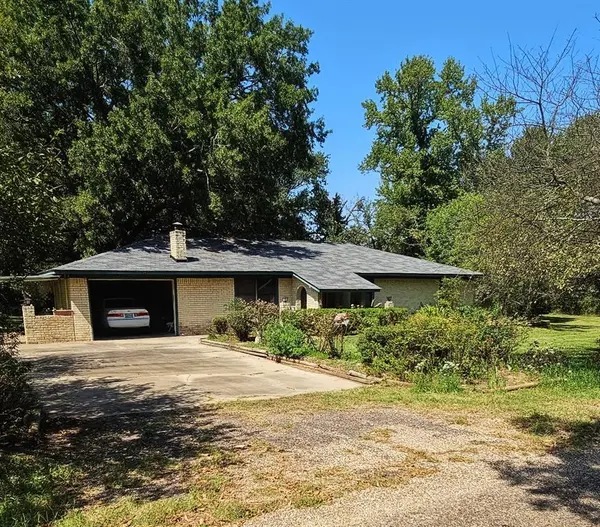 85 County Road 1435, Mount Pleasant, TX 75455