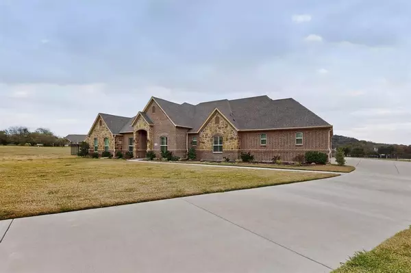 2416 Sweeping Meadows Lane, Cedar Hill, TX 75104