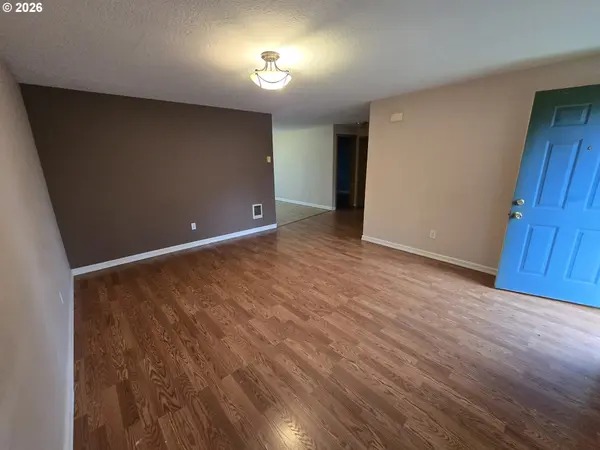 1106 S 11TH AVE, Kelso, WA 98626