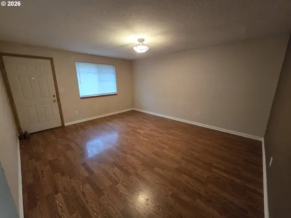 1106 S 11TH AVE, Kelso, WA 98626