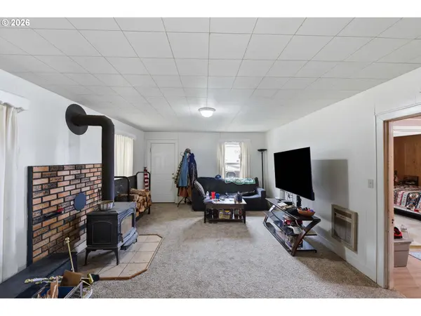 2611 EVERETT AVE, North Bend, OR 97459