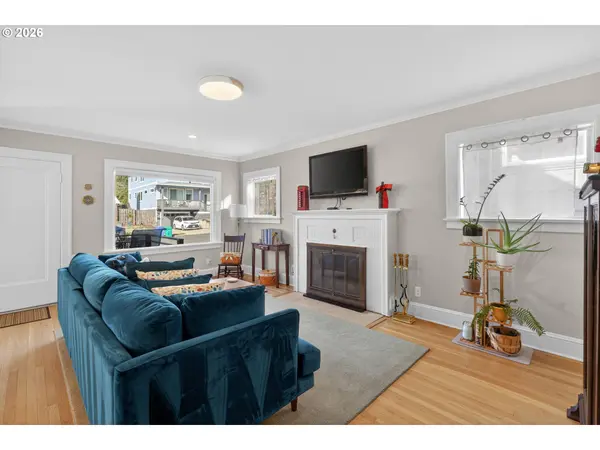 2704 SE HARRISON ST, Portland, OR 97214