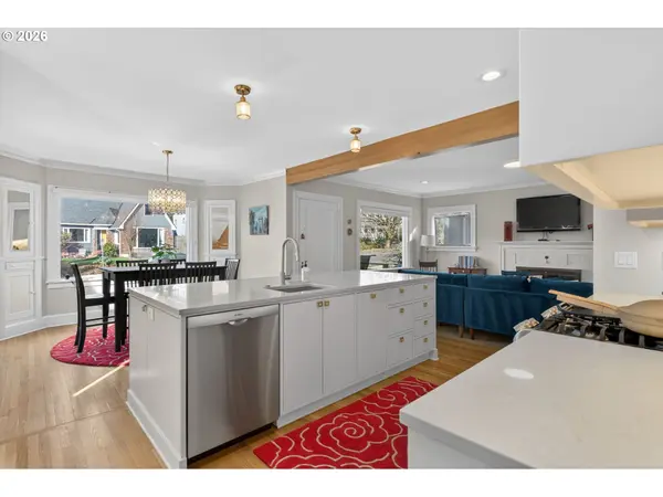 2704 SE HARRISON ST, Portland, OR 97214