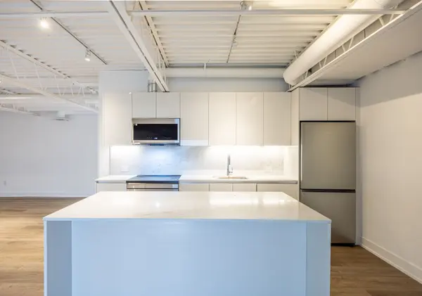 550 College ST #2R-2ND FLOOR REAR, Toronto C01, ON M6G 1B1